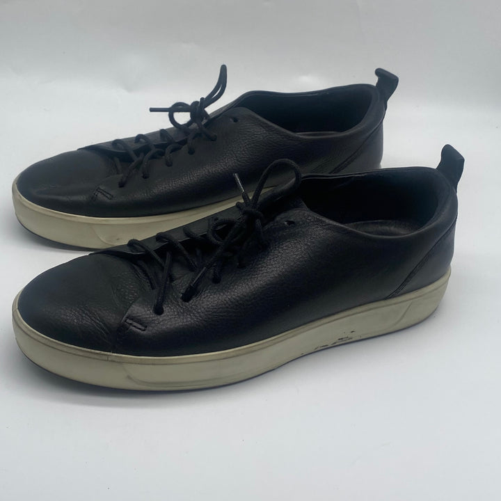 Klassiska svarta ECCO-sneakers i läder