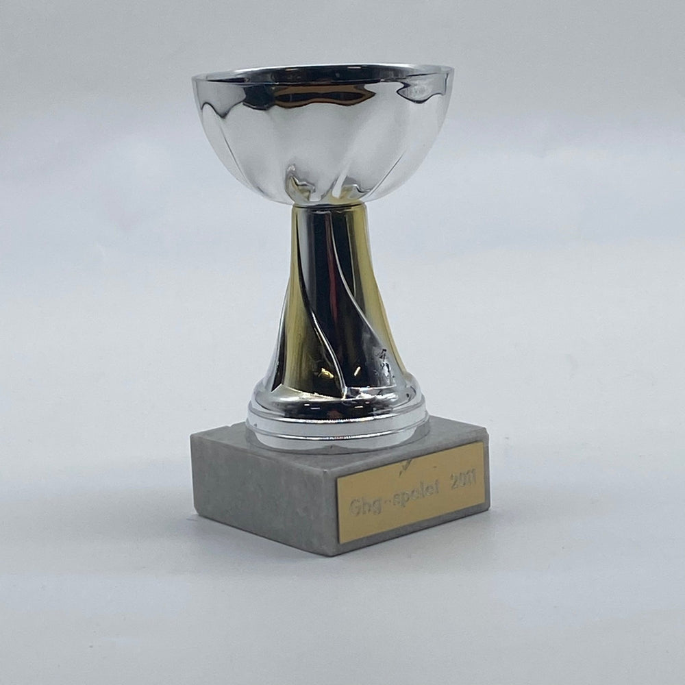 Silverfärgad Trofé från Göteborg Spelen 2011 - Homy Secondhand Online