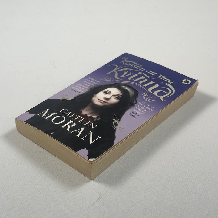 Konsten att vara kvinna av Caitlin Moran