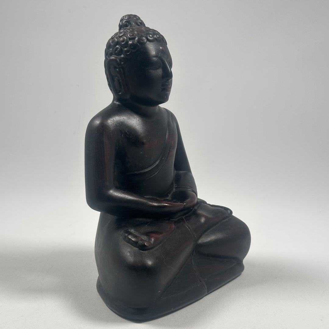 Sittande Buddhastaty i Svart Harts