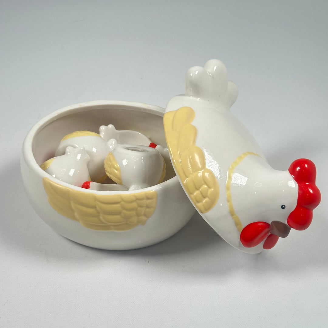 Charmigt Hönskärl med Matchande Salt- och Pepparkar