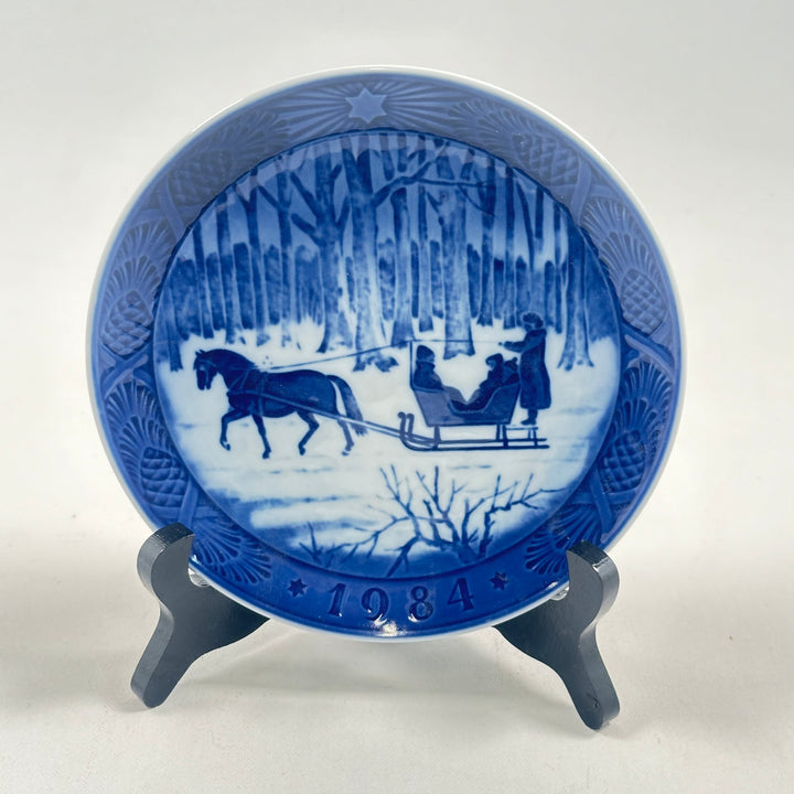 Royal Copenhagen Jultallrik 1984 “The Sleigh Ride”