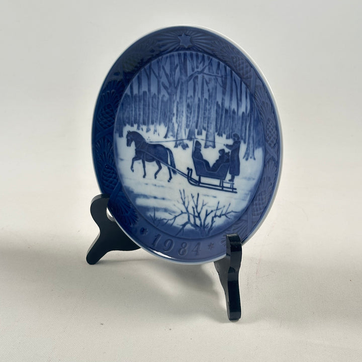 Royal Copenhagen Jultallrik 1984 “The Sleigh Ride”