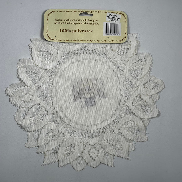 Broderad spetsduk med blommotiv - Homy Secondhand Online