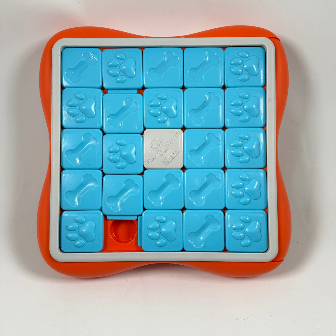 Retro färgglatt 90-tals pusselspel begagnat