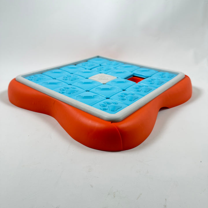 Retro färgglatt 90-tals pusselspel begagnat