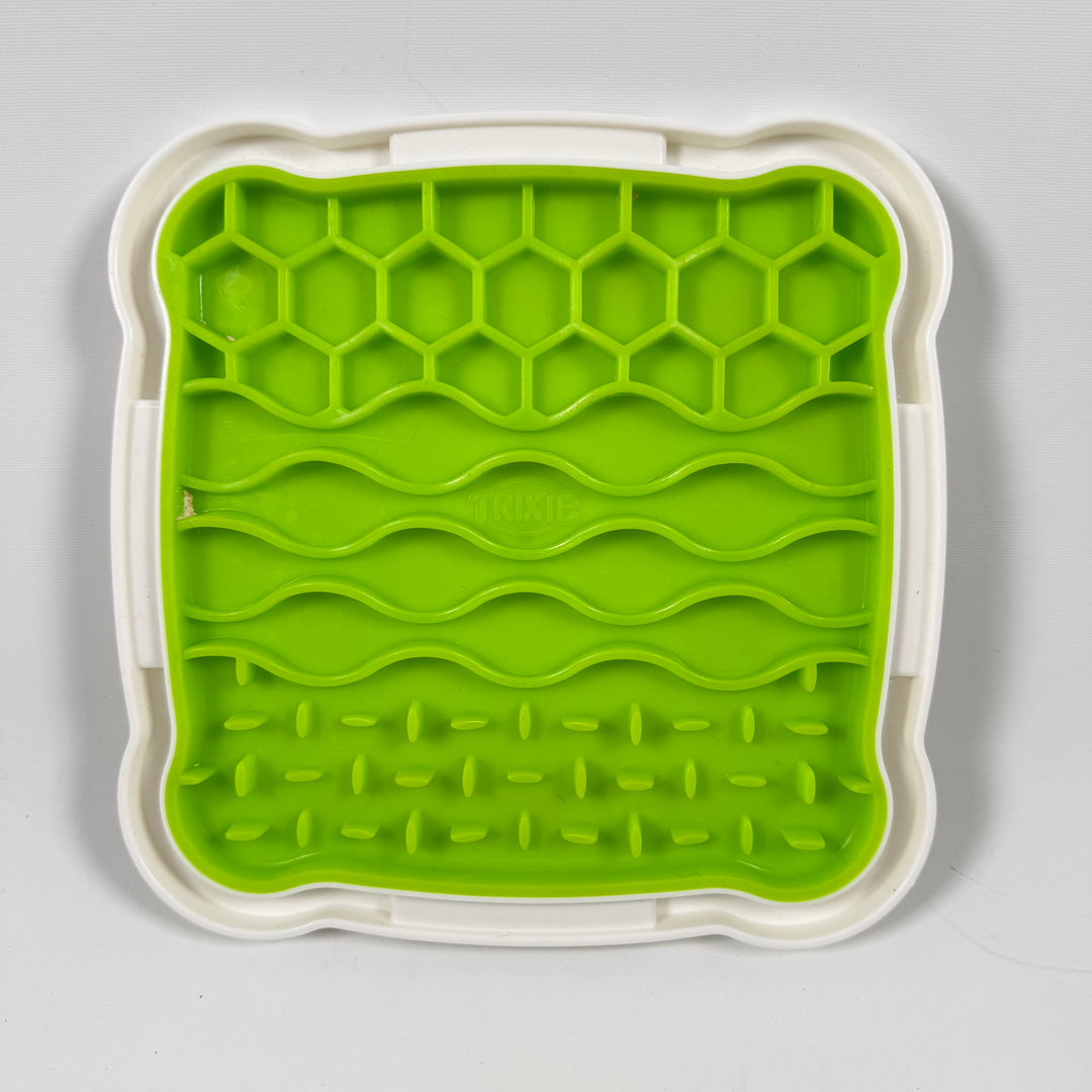 Färgstark Trixie hundleksak i ljusgrön plast