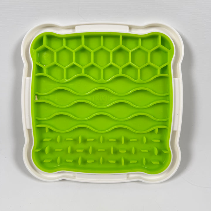 Färgstark Trixie hundleksak i ljusgrön plast