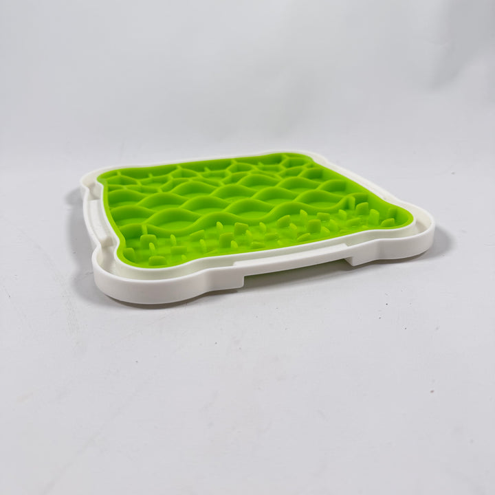 Färgstark Trixie hundleksak i ljusgrön plast