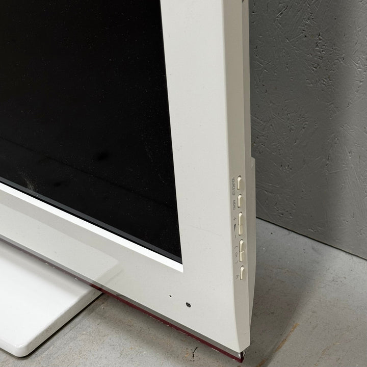 Samsung vit LCD - TV i retrostil - Homy Secondhand Online