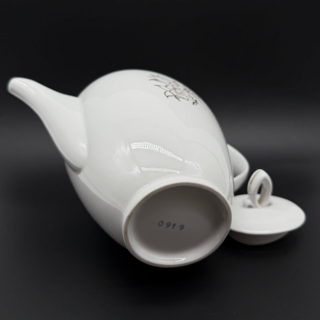 Retro porslinstekanna med blommigt mönster