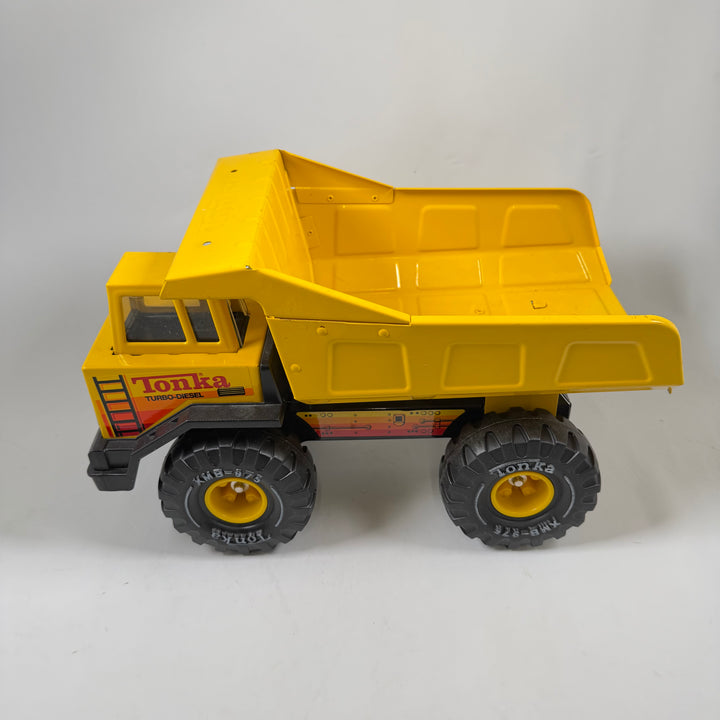 Klassisk retro Tonka-dumlastbil i gult