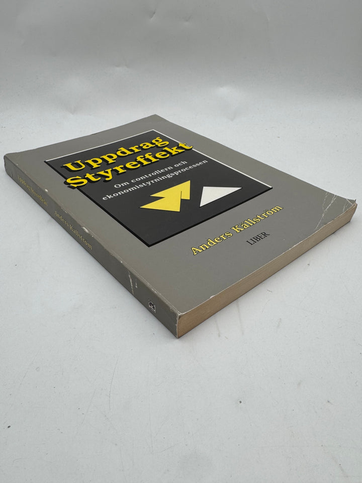 Uppdrag Styreffekt bok ekonomi Liber begagnad