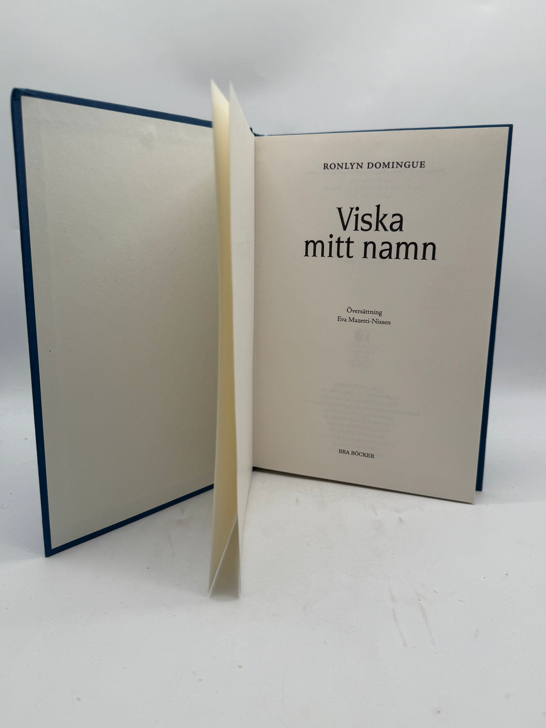 Viska mitt namn inbunden roman blå Bra Böcker