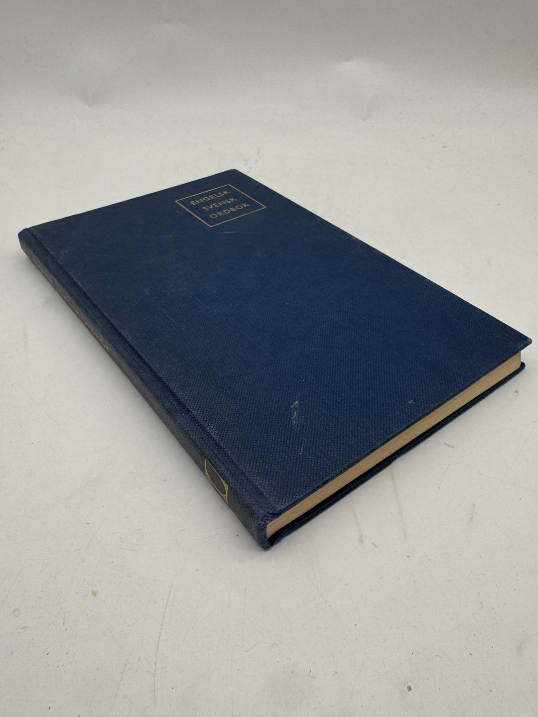 Klassisk retro engelsk svensk ordbok blå klotpärmar