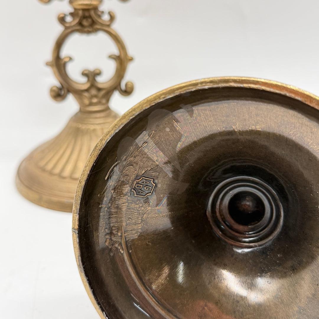 Elegant retro mässingsfärgade tredelade kandelabrar par