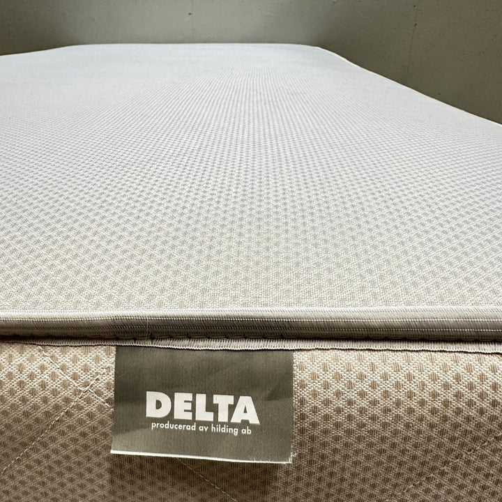 Modern säng med hjul Delta vita - Homy Secondhand Online