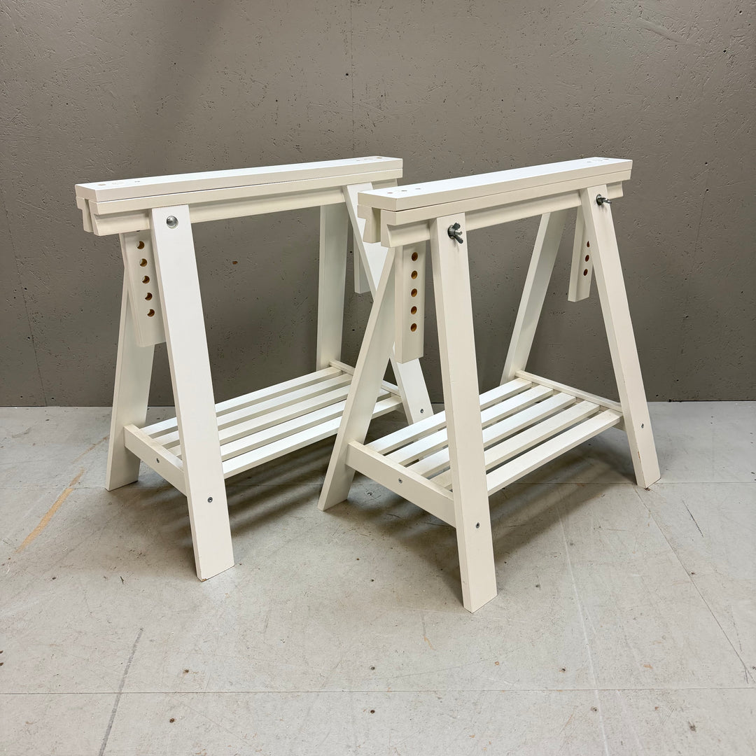 Klassiskt vitt klaffbord i trä