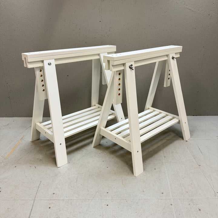 Klassiskt vitt klaffbord i trä