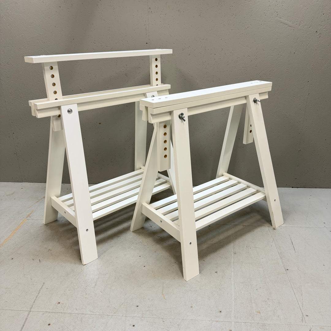 Klassiskt vitt klaffbord i trä