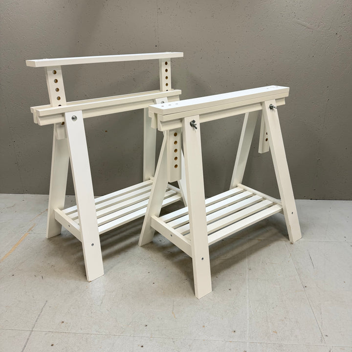 Klassiskt vitt klaffbord i trä