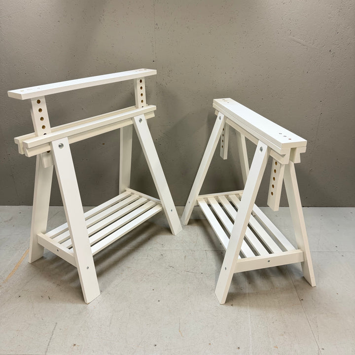 Klassiskt vitt klaffbord i trä