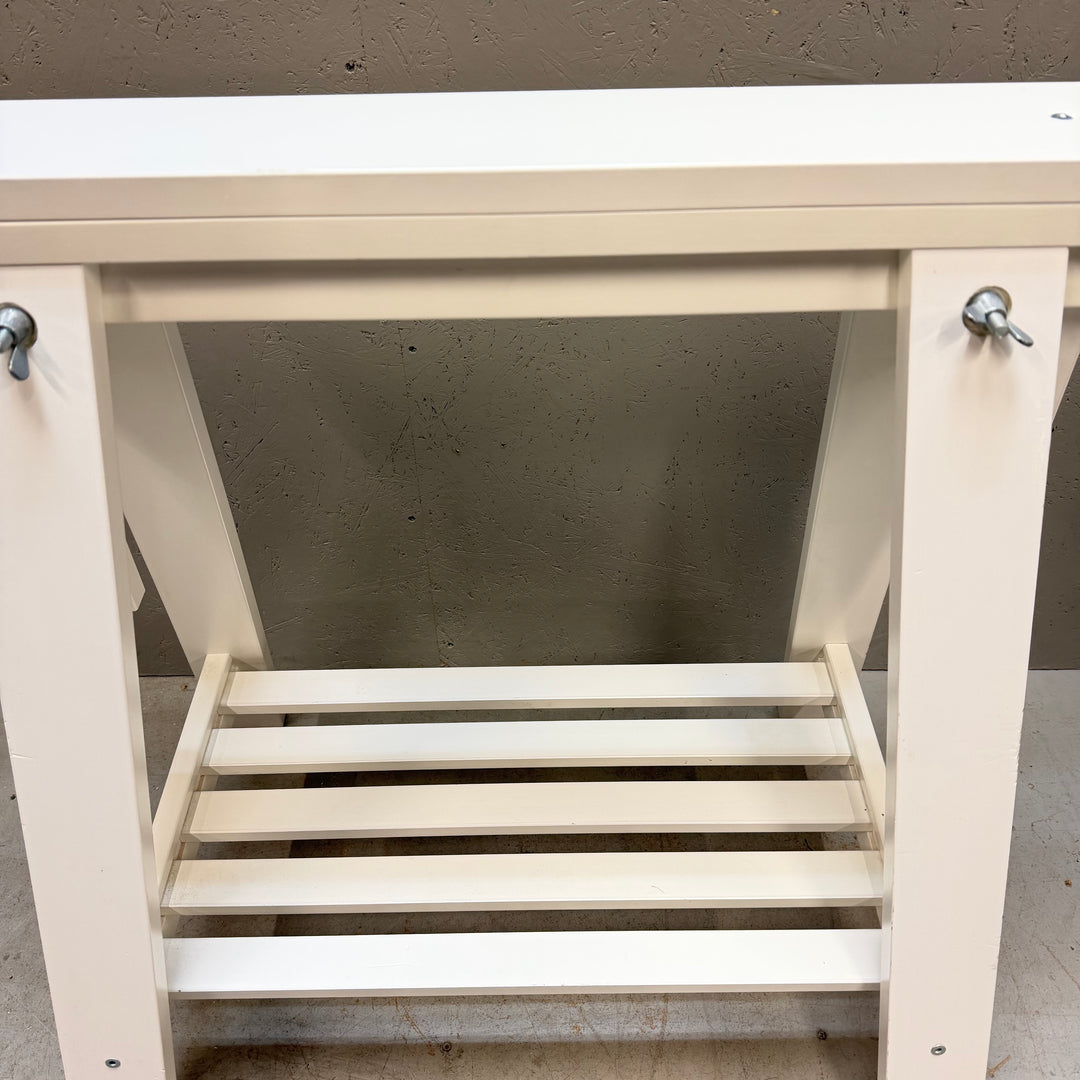 Klassiskt vitt klaffbord i trä