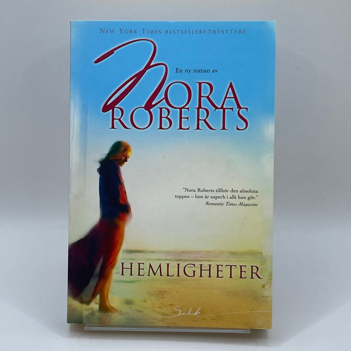 Nora Roberts "Hemligheter" Pocketbok Begagnad