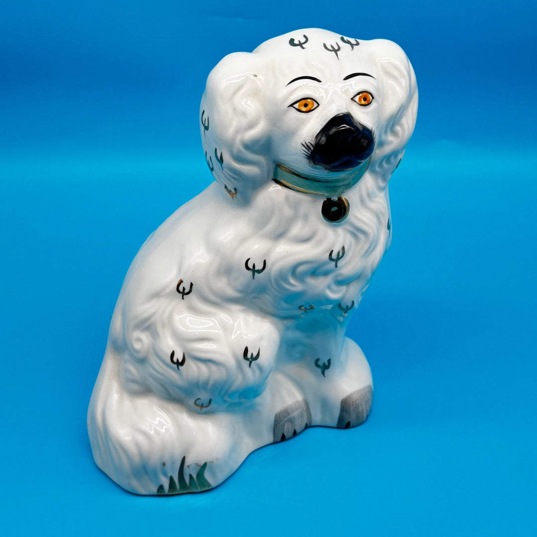 Unik vit keramikhund med detaljer - Homy Secondhand Online