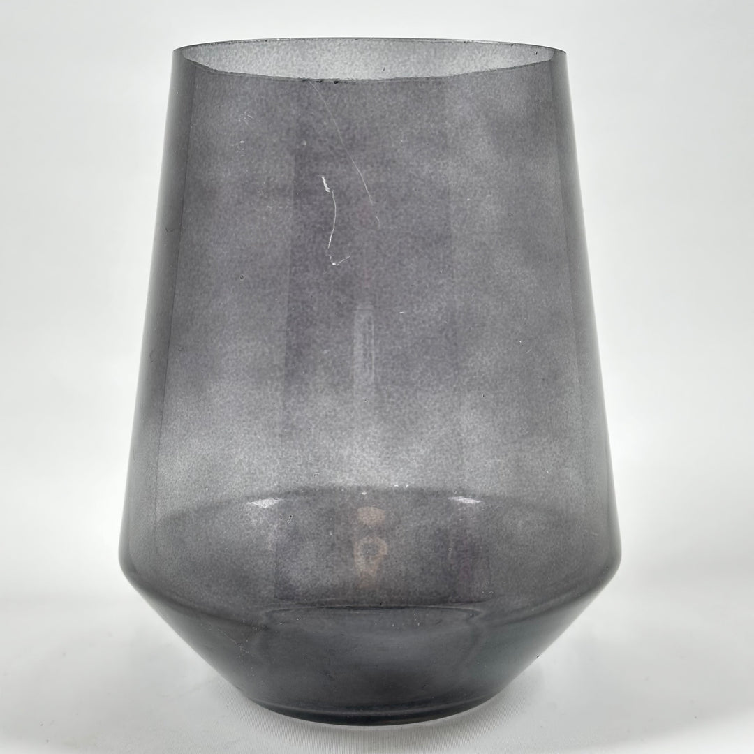 Svart glasvas i modernt design