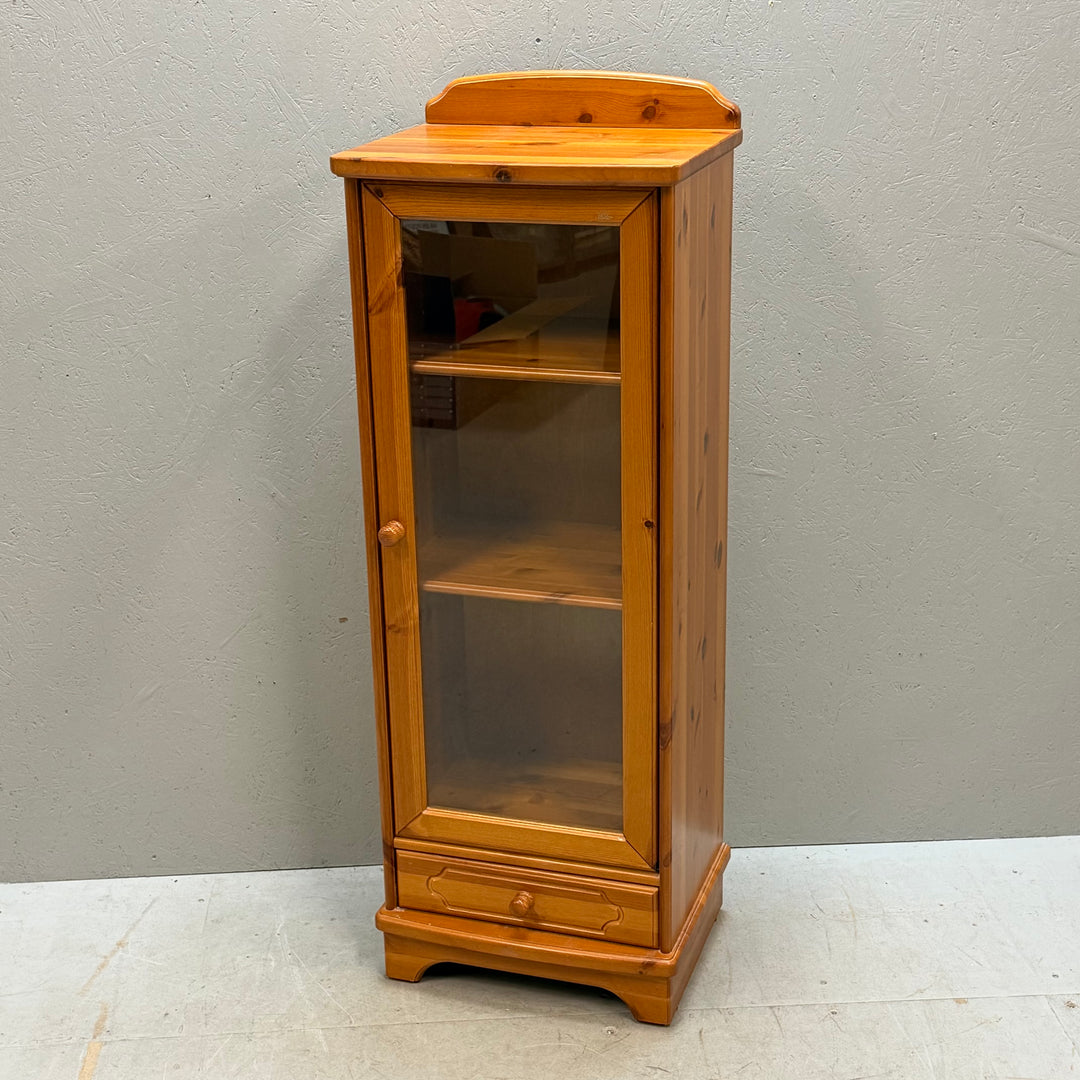 Elegant retro trävitrinskåp från Miller