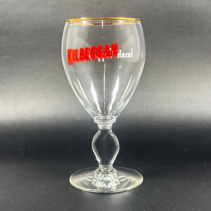 Kilbeggan glas med guldkant och logotyp