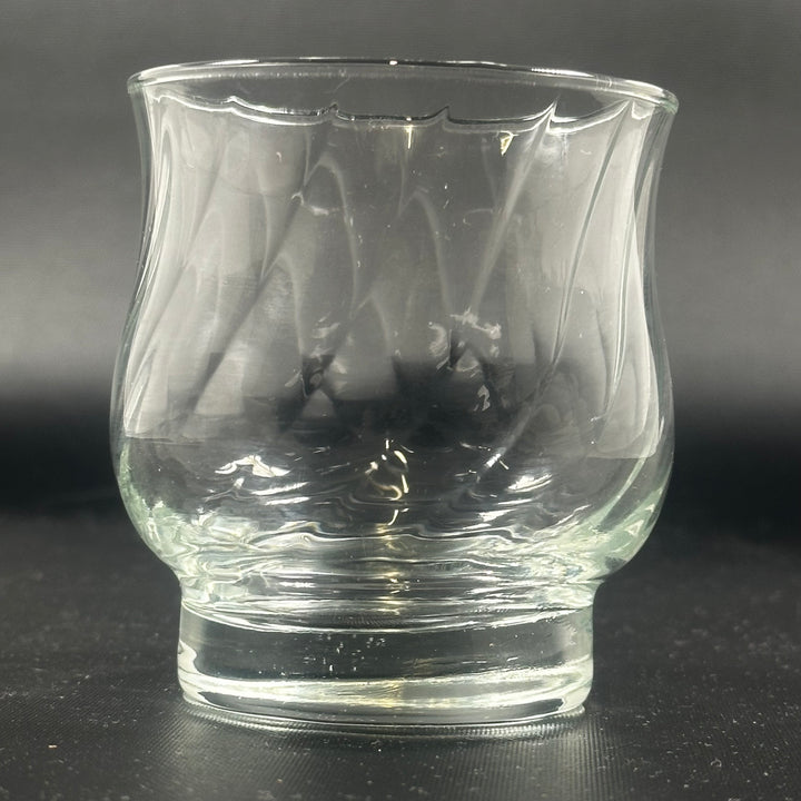 Sex eleganta genomskinliga dricksglas