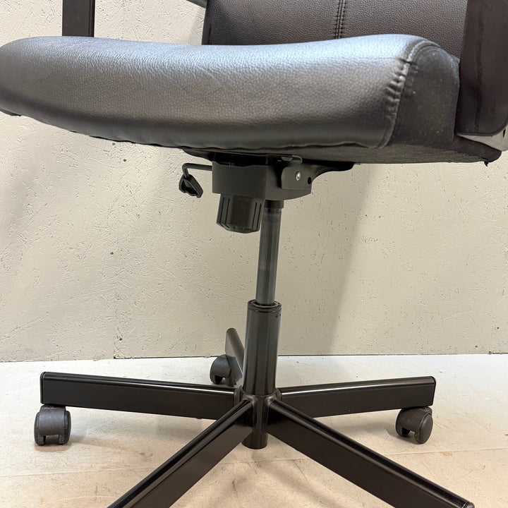 Elegant modern svart kontorsstol justerbar