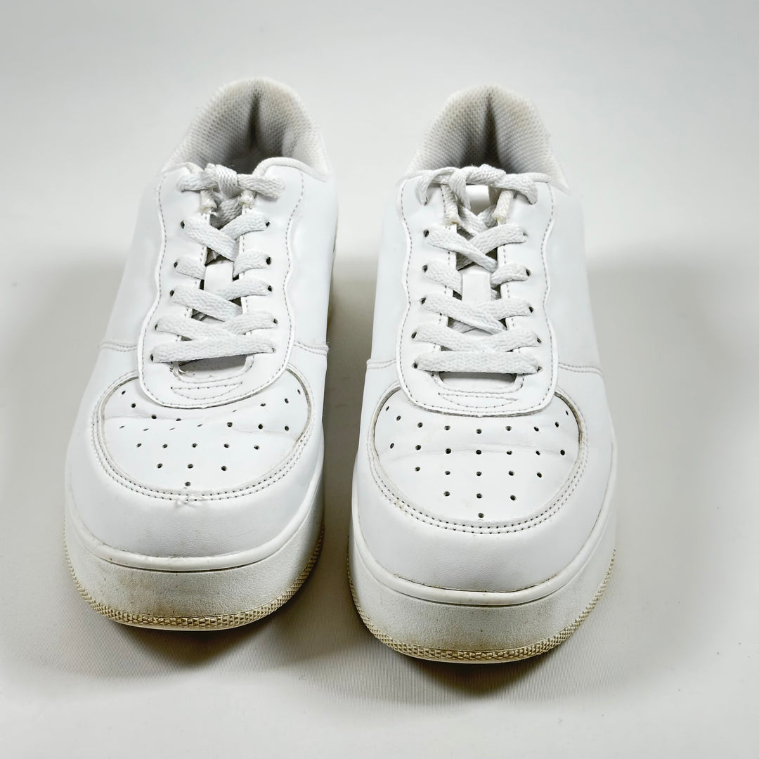 Vita retro sneakers i läder, nästan nya