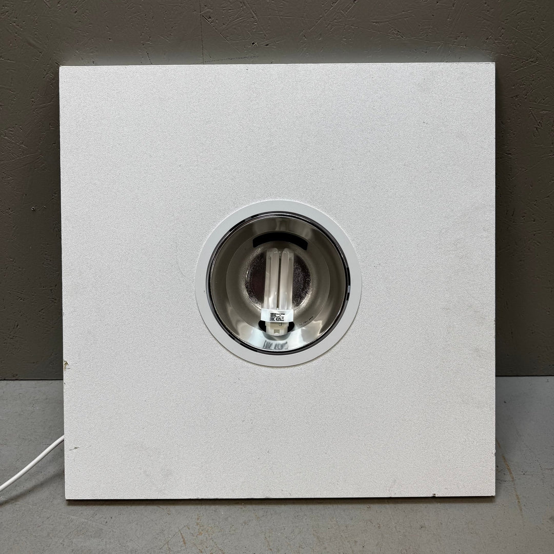 Modern vit vägglampa med rund öppning - Homy Secondhand Online