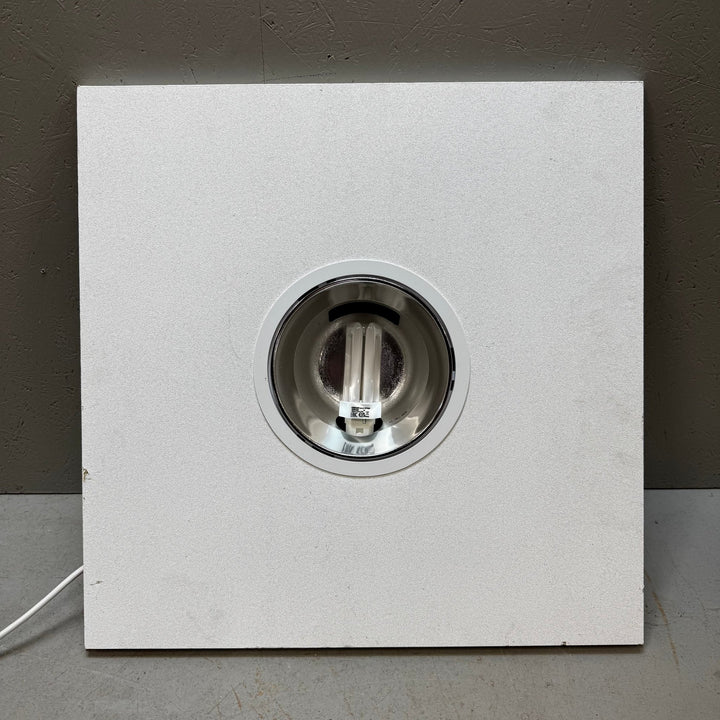 Modern vit vägglampa med rund öppning - Homy Secondhand Online