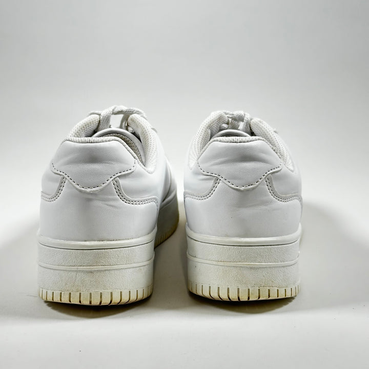 Vita retro sneakers i läder, nästan nya
