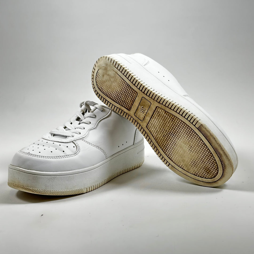 Vita retro sneakers i läder, nästan nya