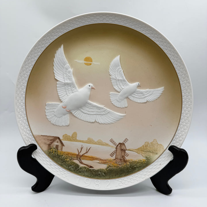 Hutschenreuther samlartallrik retro 1982 vitduvor