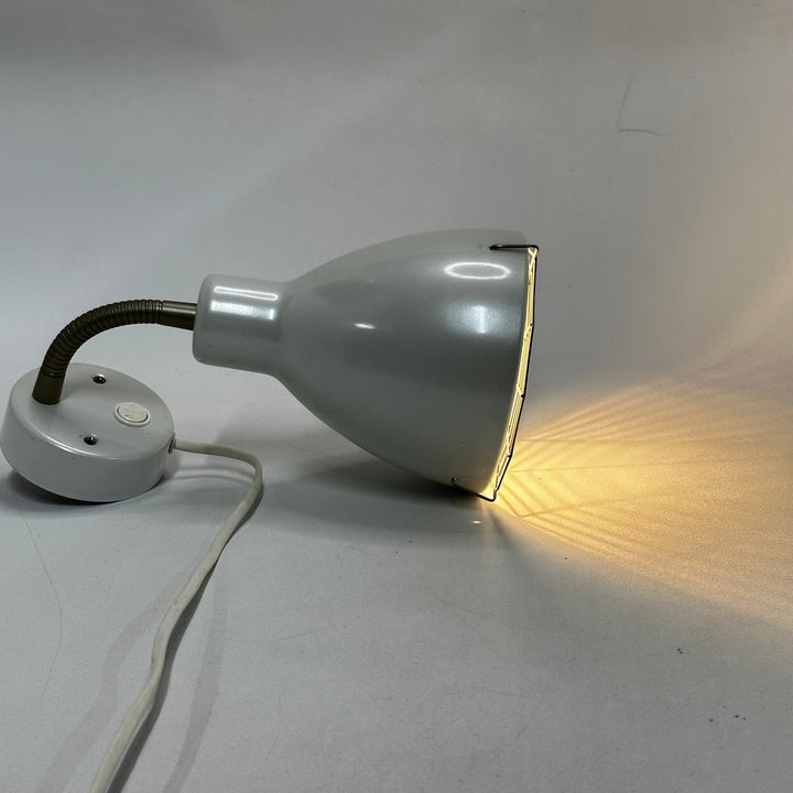 Retro vit lampa med galler - Homy Secondhand Online