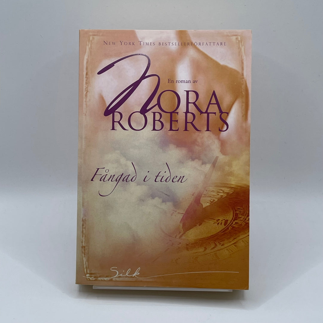 Nora Roberts Fångad i Tiden Bok