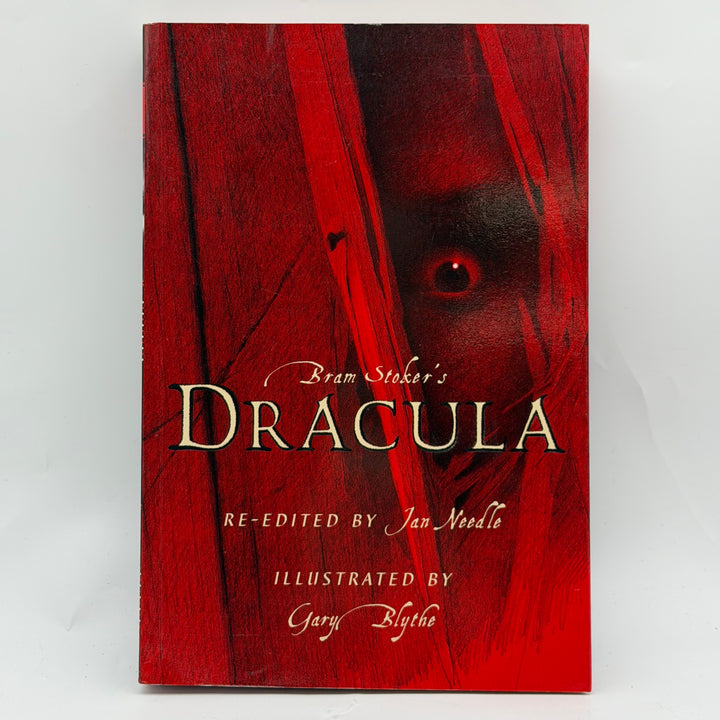 Dracula illustrerad skräckbok mjukpärm röd svart