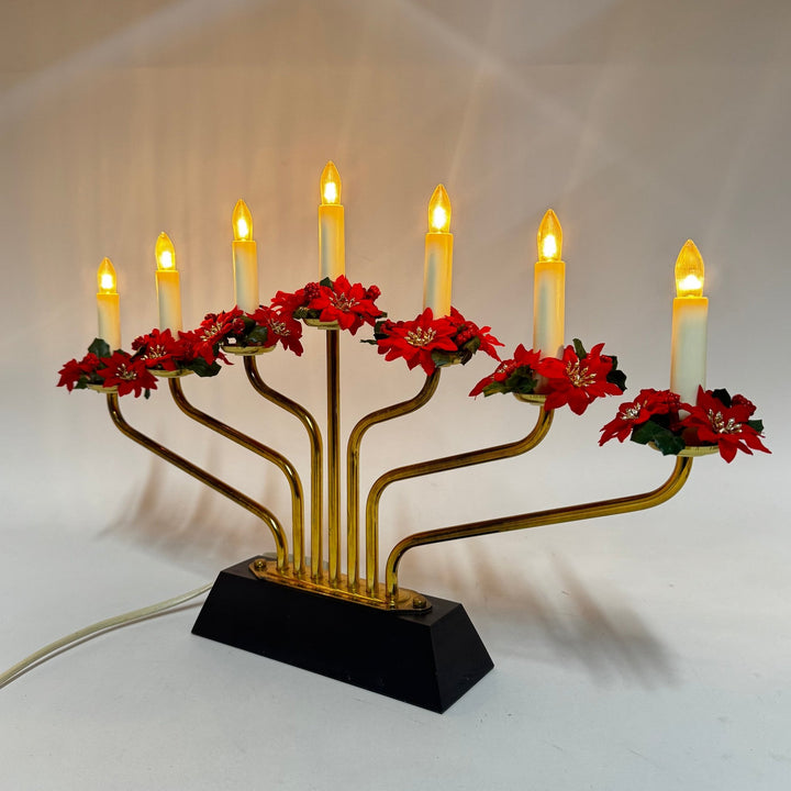 Elegant adventsljusstake i guld med juldekorationer - Homy Secondhand Online