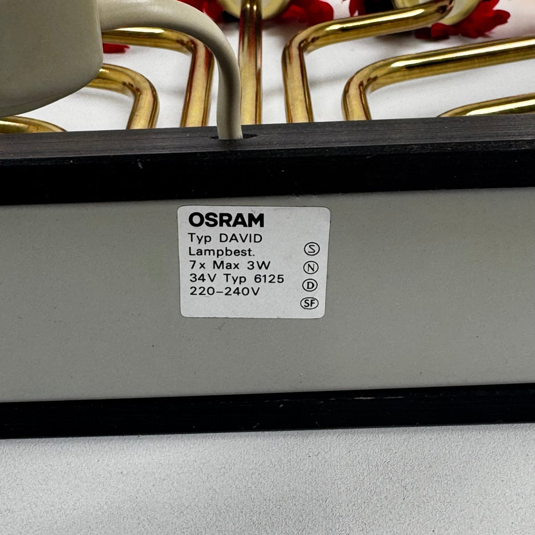 Elegant adventsljusstake i guld med juldekorationer - Homy Secondhand Online