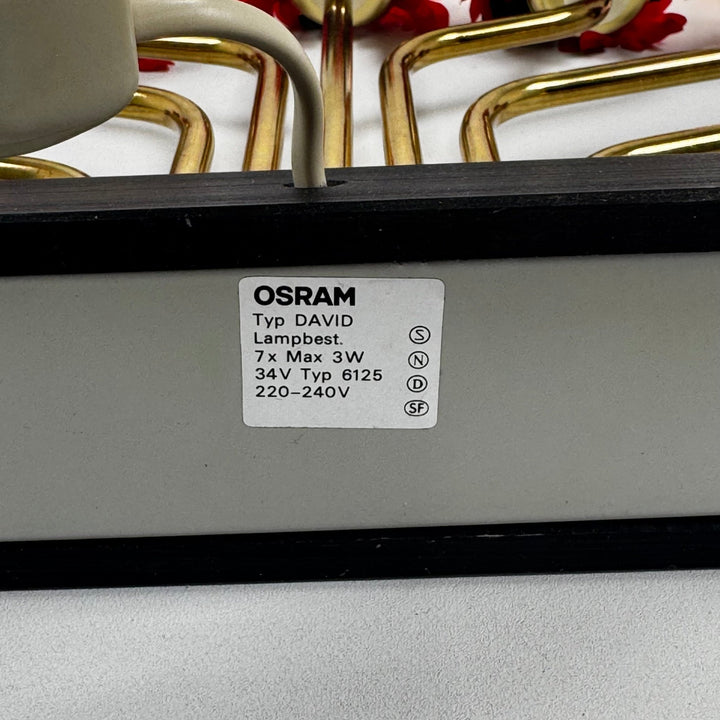 Elegant adventsljusstake i guld med juldekorationer - Homy Secondhand Online