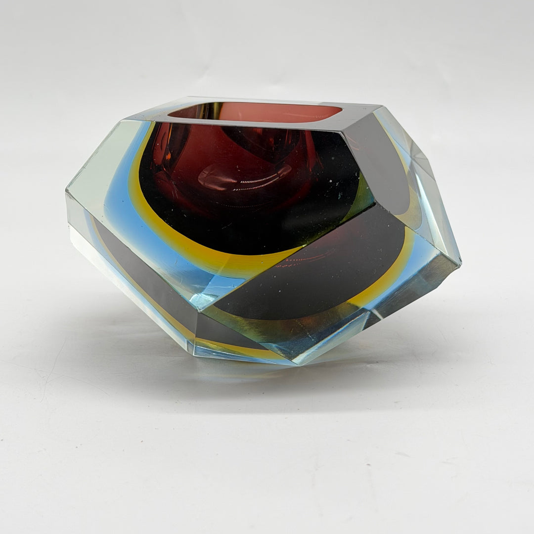 Unik färgglad kristallvas med röd-blå design