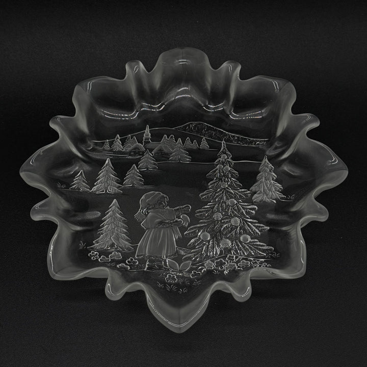 Retro glasfat med julmotiv och vinteridyll