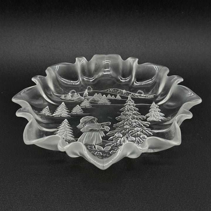 Retro glasfat med julmotiv och vinteridyll