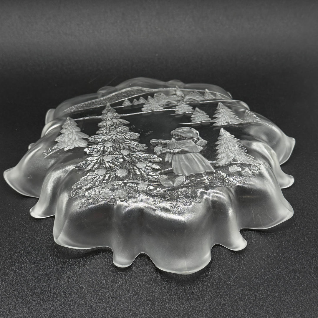 Retro glasfat med julmotiv och vinteridyll